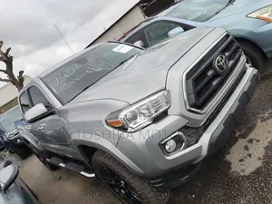 Toyota Tacoma 2020 Silver