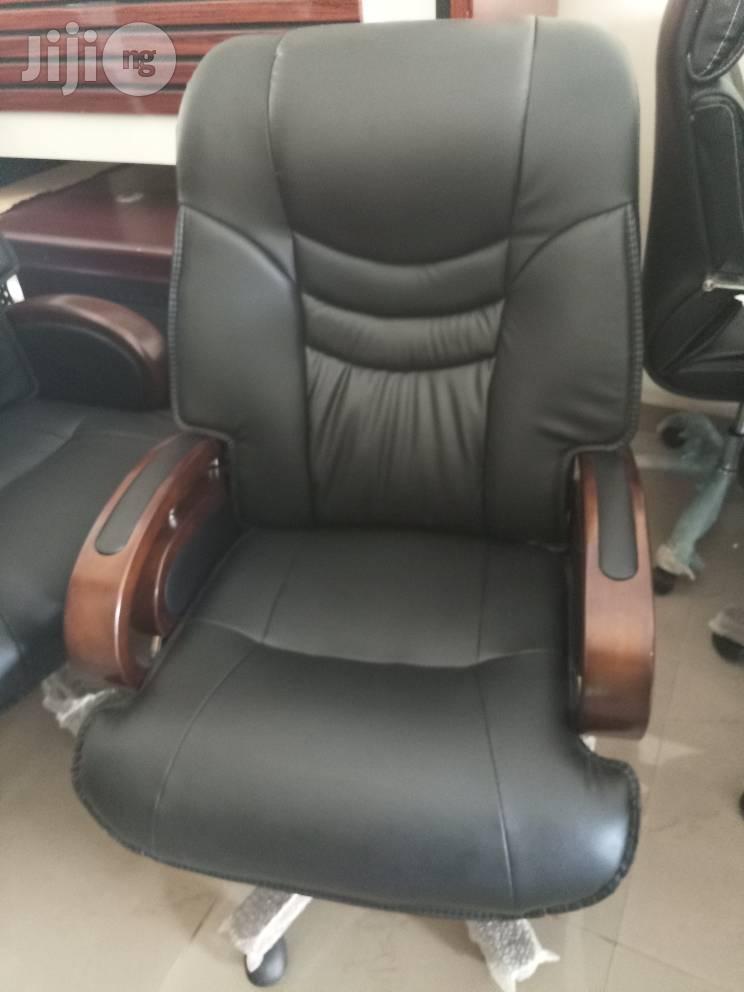 Quality Executive Leather Swivel Office Chair.