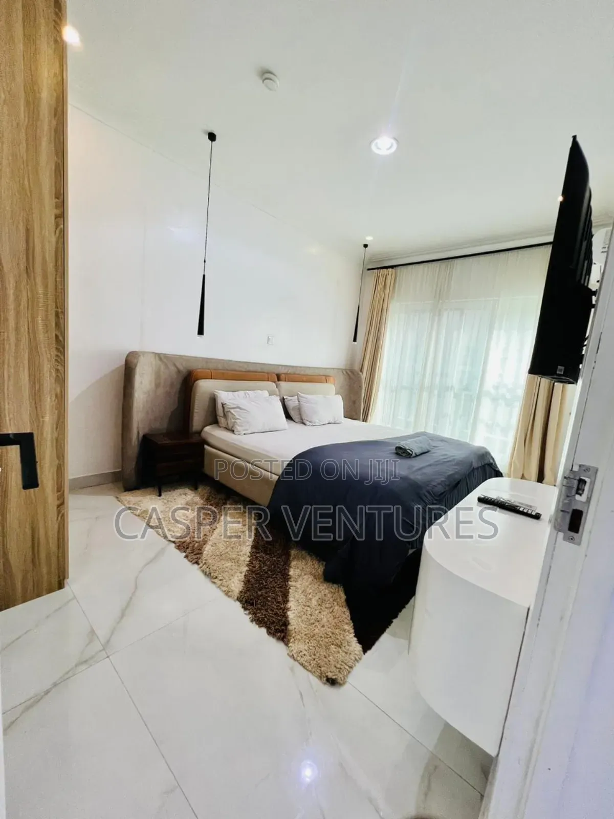Ecstatic and Magnetic Apartment