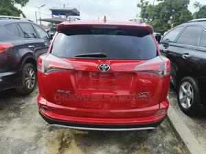 Toyota RAV4 2016 Red