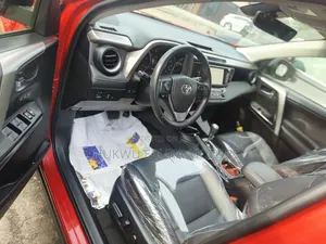 Toyota RAV4 2016 Red