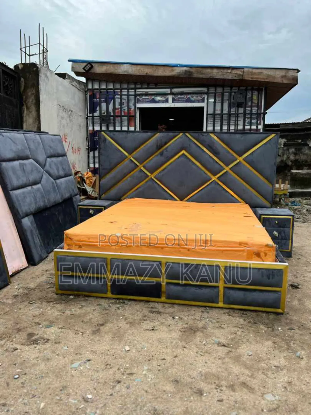 6x6 Padded Bedframe With 2 Side Drawers