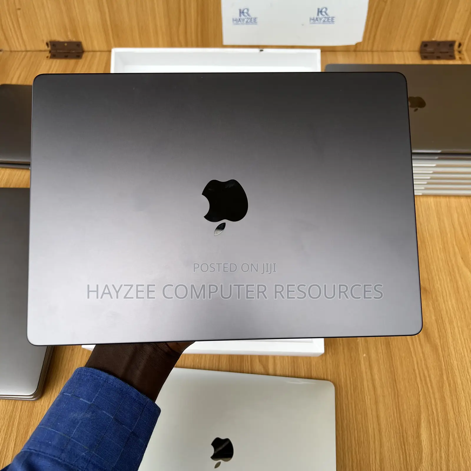 Laptop Apple MacBook Pro 2023 M3 14-Inch 18GB Intel Core M SSD 512GB
