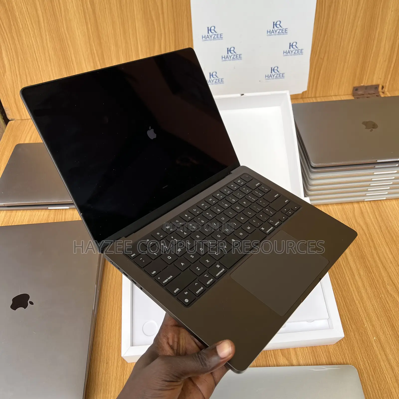Laptop Apple MacBook Pro 2023 M3 14-Inch 18GB Intel Core M SSD 512GB