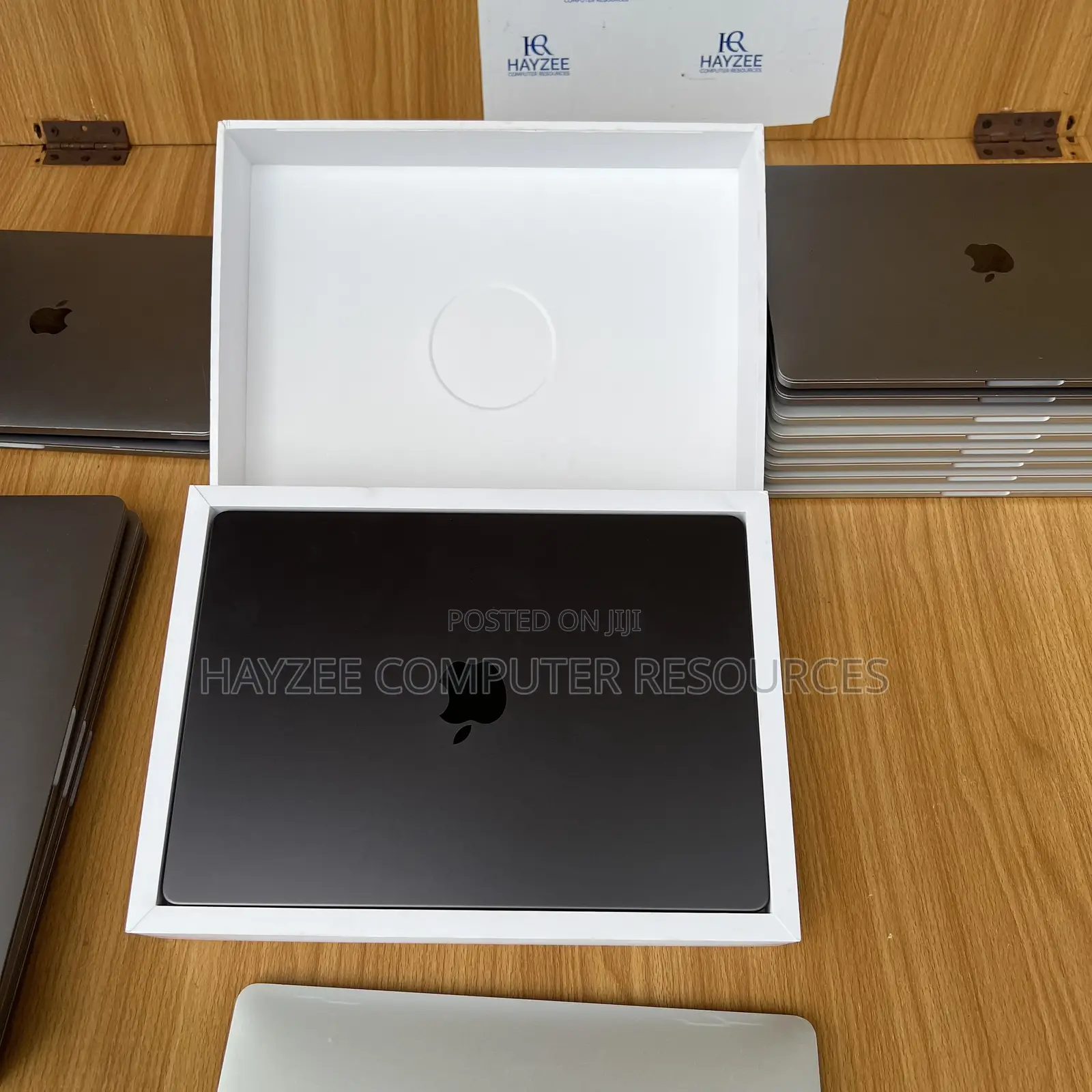 Laptop Apple MacBook Pro 2023 M3 14-Inch 18GB Intel Core M SSD 512GB