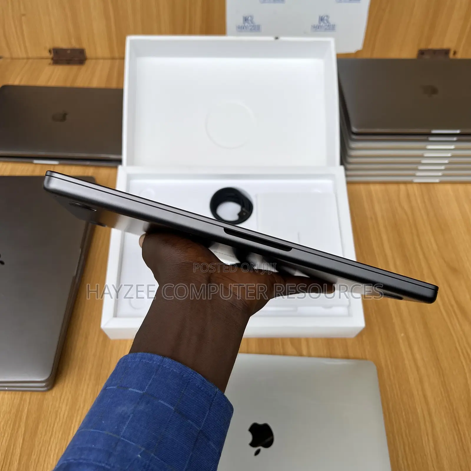 Laptop Apple MacBook Pro 2023 M3 14-Inch 18GB Intel Core M SSD 512GB