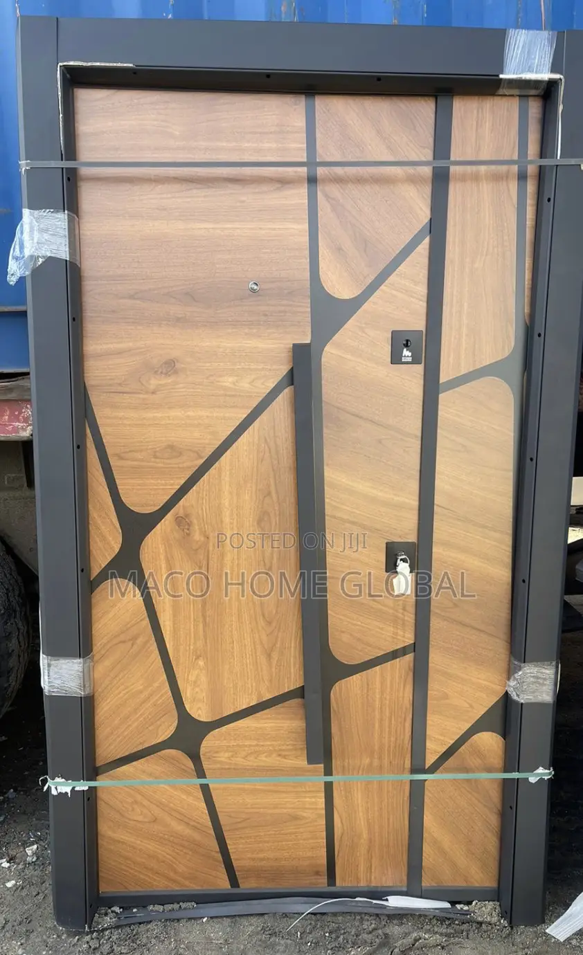 4ft by 7ft Luxury Door Wood Fece