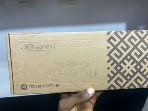 Mikrotik L009 8x Gbit Ethernet, 1x 2.5gbit SFP WIFI6 Router