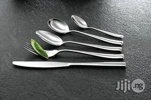 24pcs Cutlery Set With Golding Box.