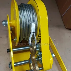 HAND Winch Capacity :1200lbs Wire Rope Length 20m.
