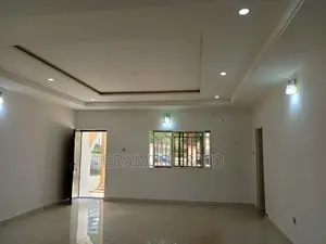 Well Renovated 3bedroom Corporate Office Flat