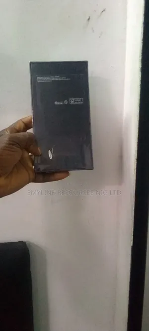 New Samsung Galaxy S22 5G 256 GB Green