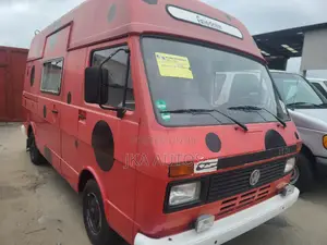 Photo - Volkswagen LT 2000 Red