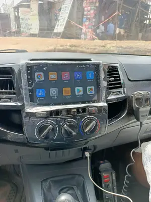 Toyota HILUX 2010-2020 Android Screen With Reverse Camera