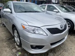Toyota Camry SE 4dr Sedan (2.5L 4cyl 6AM) 2010 Silver