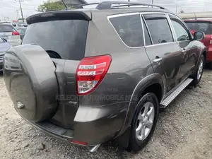 Toyota RAV4 Limited 2011 Gray