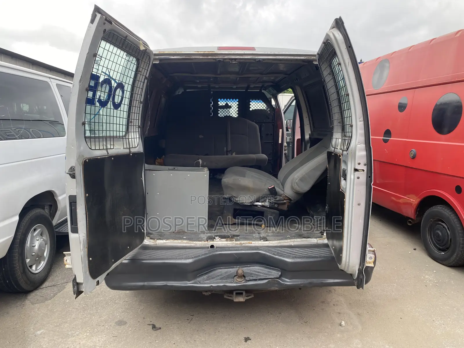 Ford E250 2006 Grey
