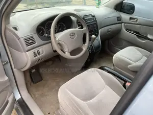 Toyota Sienna LE AWD (3.3L V6 5A) 2004 Blue
