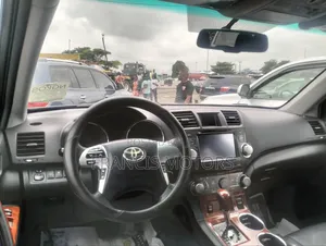Toyota Highlander 3.5L 4WD 2013 Gray