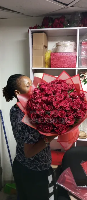 Fresh Red Roses Bouquet