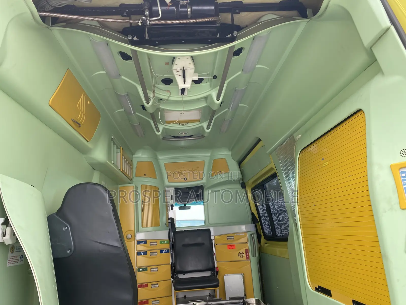 Mercedes-Benz Sprinter 2010 Yellow