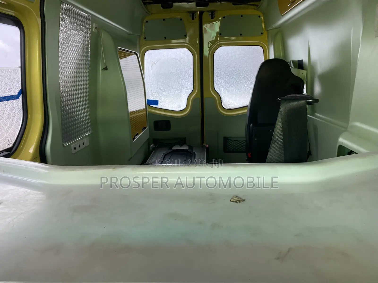 Mercedes-Benz Sprinter 2010 Yellow