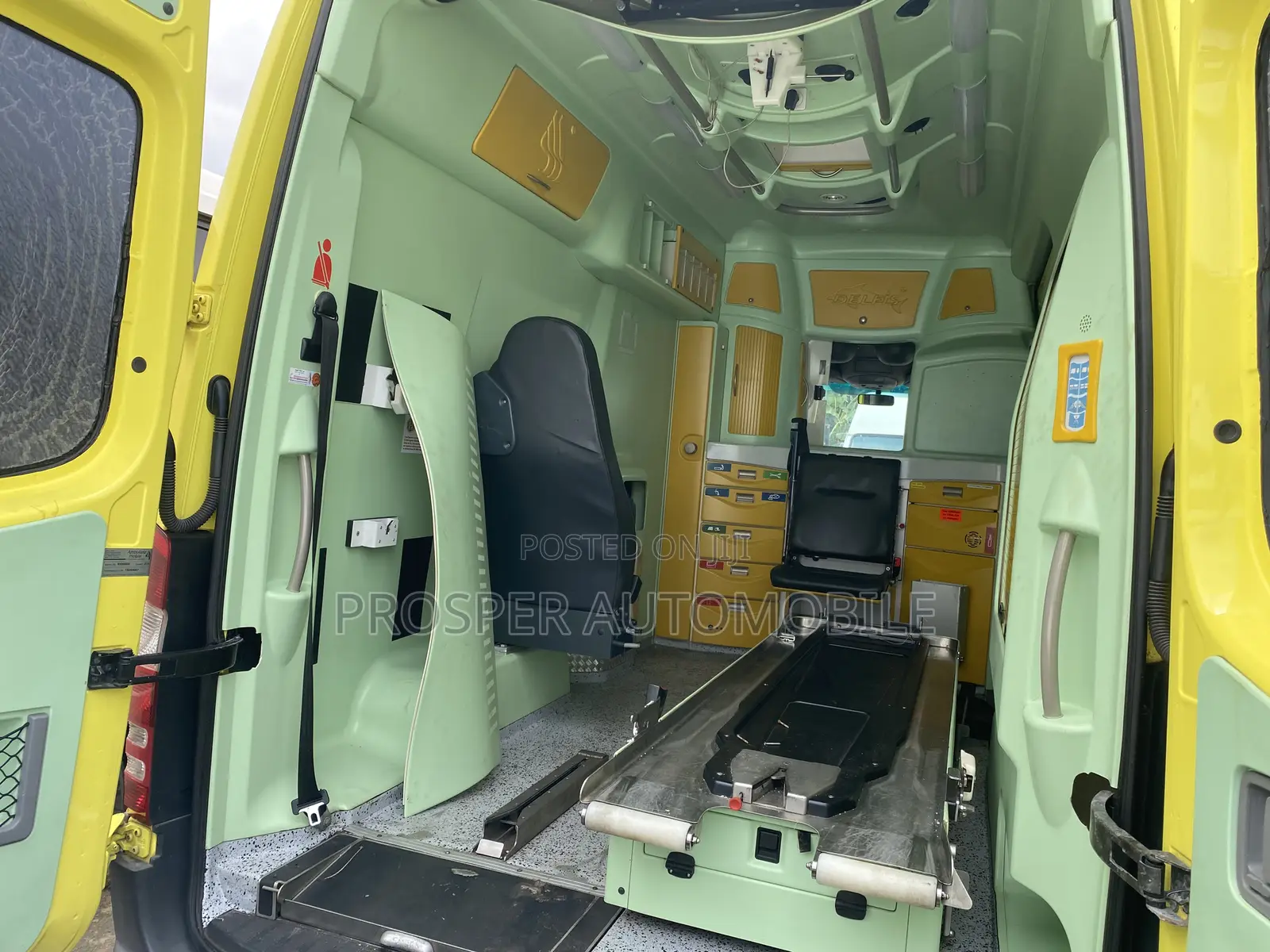 Mercedes-Benz Sprinter 2010 Yellow