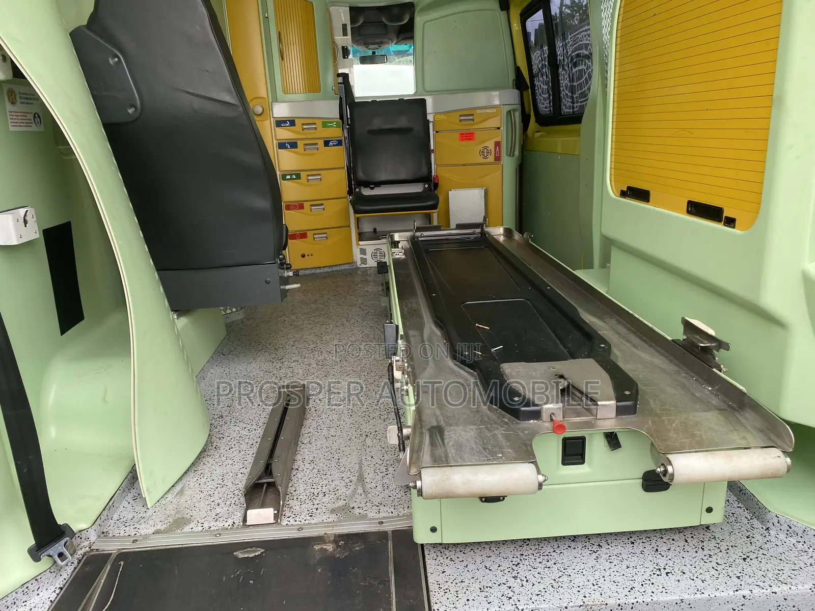 Mercedes-Benz Sprinter 2010 Yellow