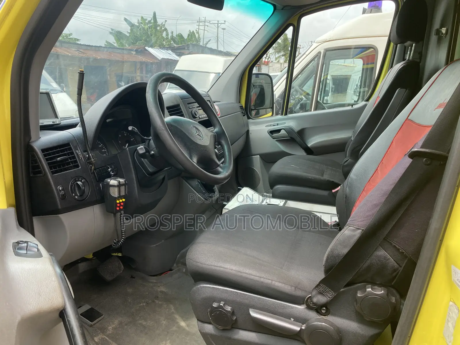 Mercedes-Benz Sprinter 2010 Yellow