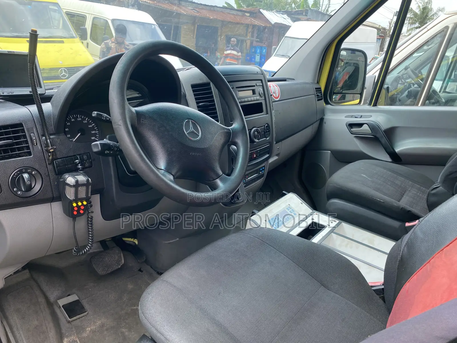 Mercedes-Benz Sprinter 2010 Yellow