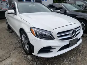 Mercedes-Benz C300 Base AWD 4Matic Sedan (2.0L 4cyl 7A) 2015 White