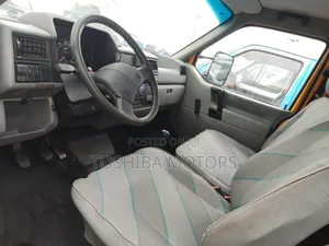 Volkswagen Transporter 2004 Yellow