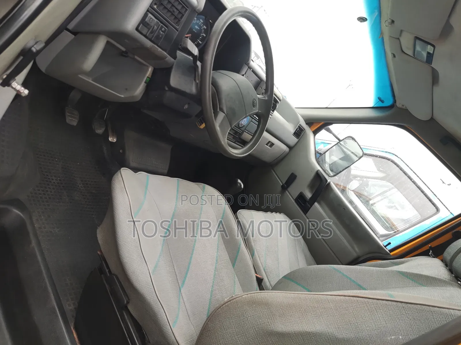 Volkswagen Transporter 2004 Yellow