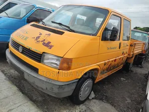 Volkswagen Transporter 2004 Yellow