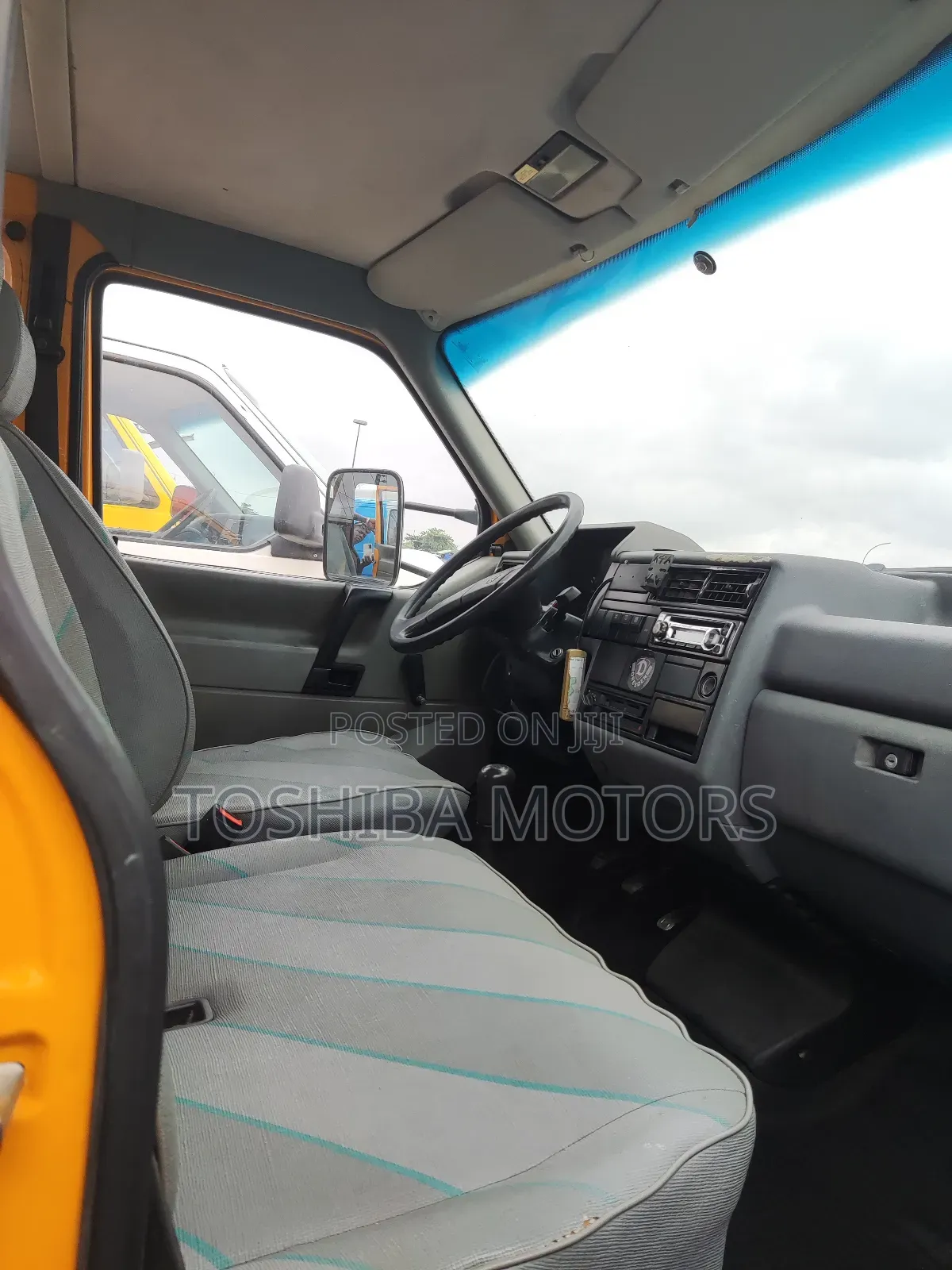 Volkswagen Transporter 2004 Yellow
