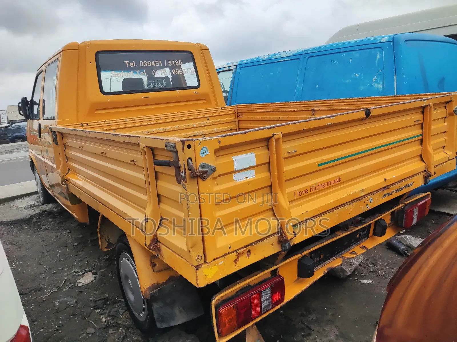 Volkswagen Transporter 2004 Yellow