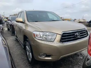 Toyota Highlander Limited 2010 Gold