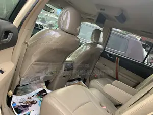 Toyota Highlander Limited 2010 Gold