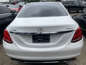 Mercedes-Benz C300 Luxury 4dr AWD 4Matic Sedan (2.0L 4cyl 7A) 2015 White
