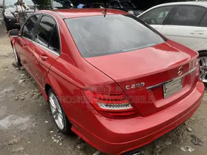 Mercedes-Benz C250 2014 Red