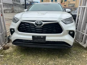 Toyota Highlander XLE AWD 2023 White