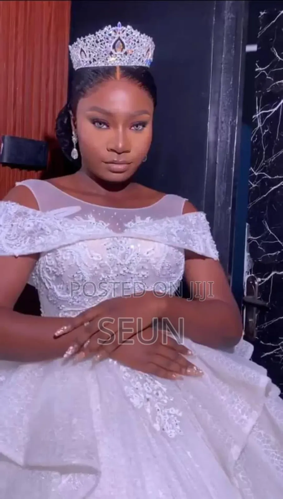 Classy Wedding Gown With Accessories for Rent