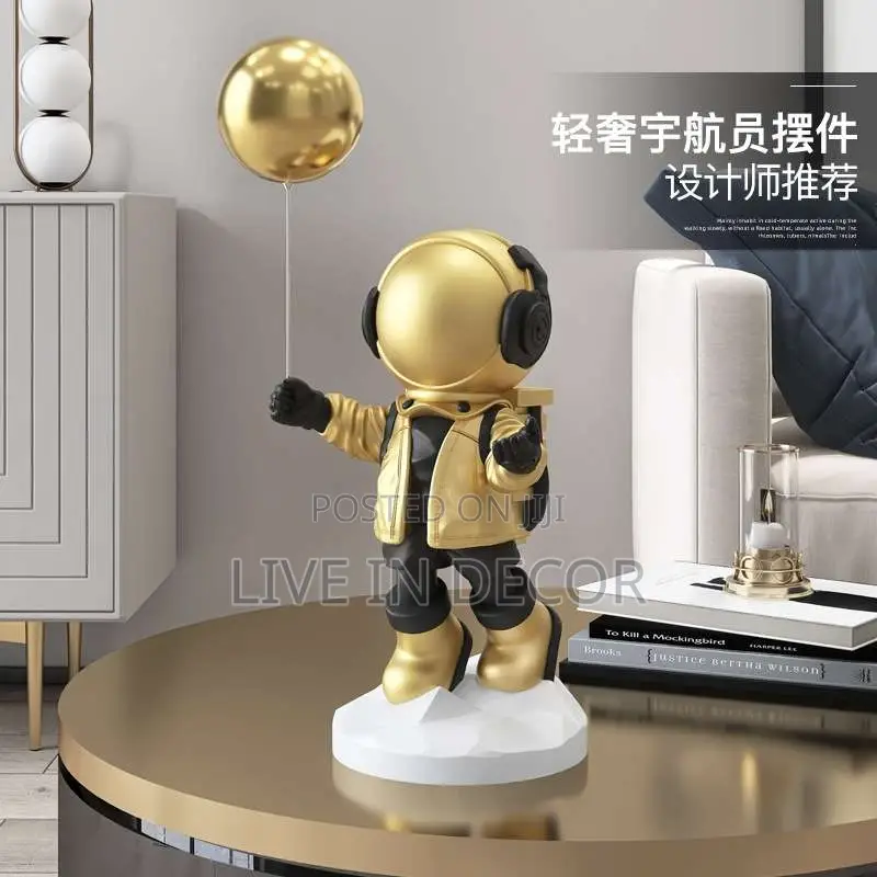 Astronaut Statue Decor