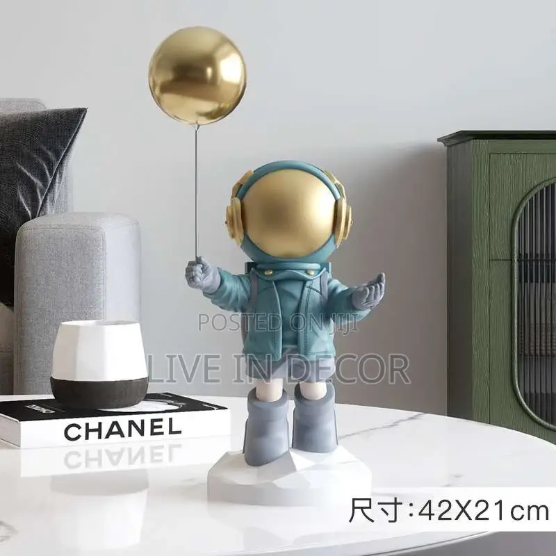 Astronaut Statue Decor