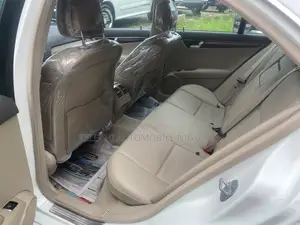Mercedes-Benz C300 Luxury Sedan AWD (3.0L 6cyl 7A) 2009 White
