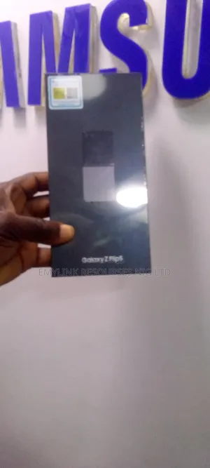 New Samsung Galaxy Z Flip 5 256 GB Purple