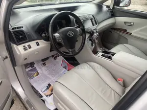 Toyota Venza AWD 2011 Silver