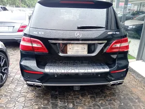 Mercedes-Benz M Class ML63 AMG 4dr SUV AWD (5.5L 8cyl Turbo 7A) 2015