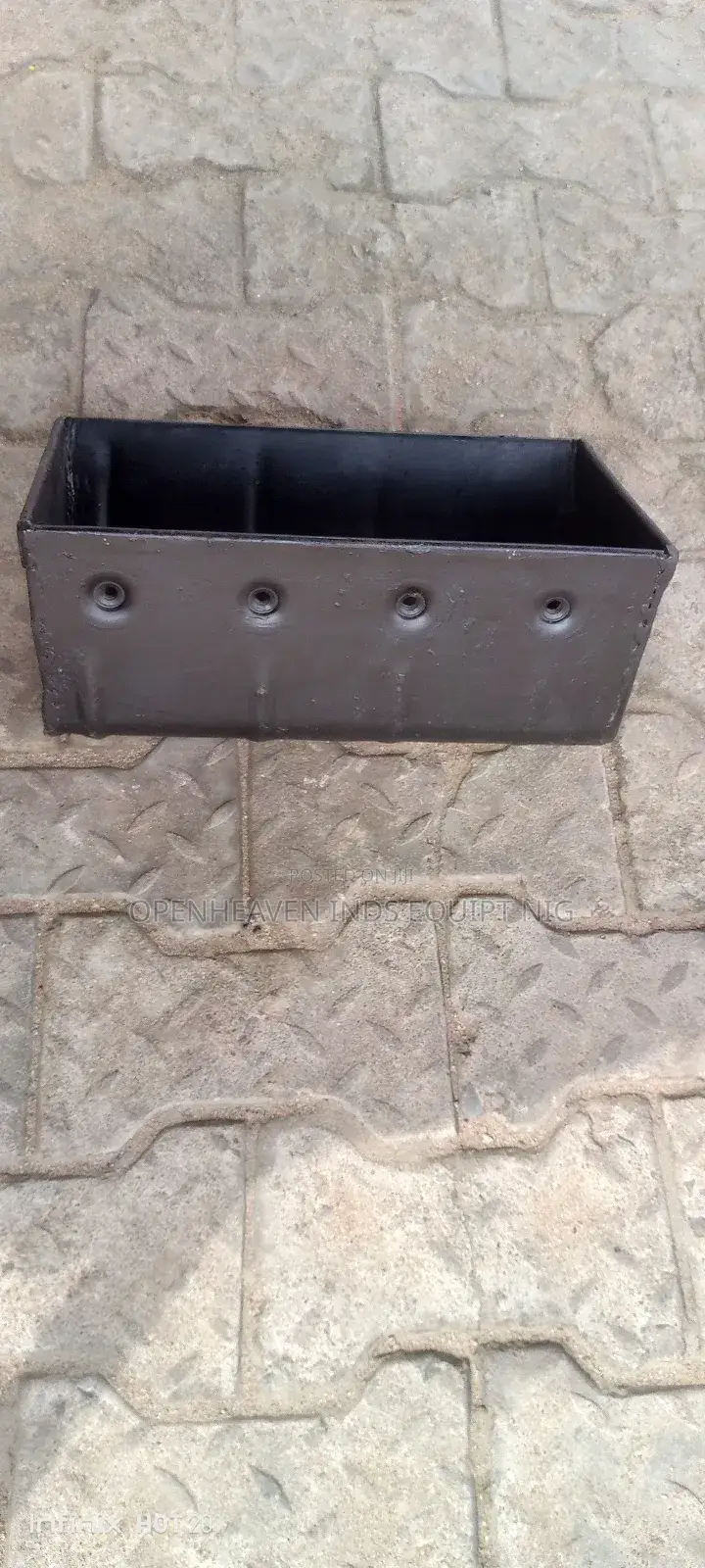 Plastic/Metal/Bolts Elevator Cups