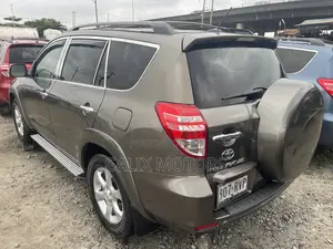 Toyota RAV4 2010
